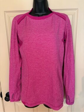Lululemon base runner long sleeve
( see measurements below )
